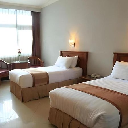 Hotel Tarakan Plaza Extérieur photo