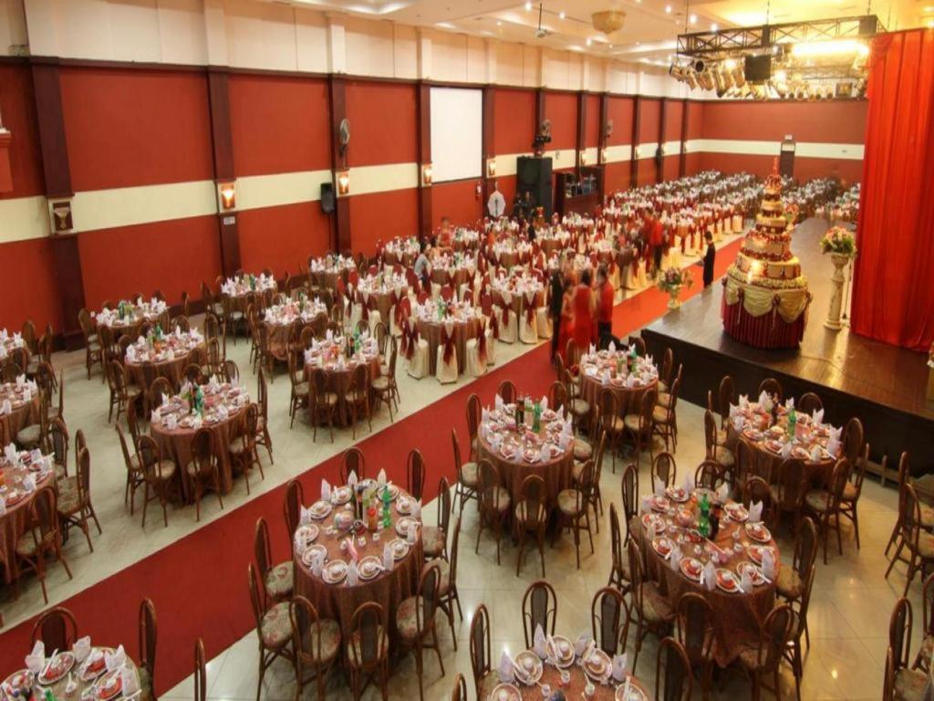 Hotel Tarakan Plaza Extérieur photo