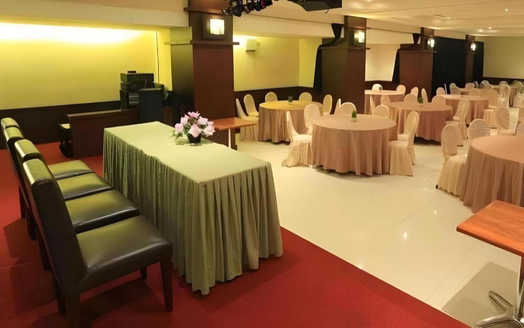 Hotel Tarakan Plaza Extérieur photo