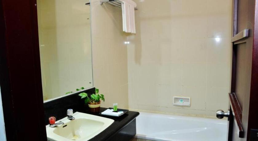 Hotel Tarakan Plaza Extérieur photo