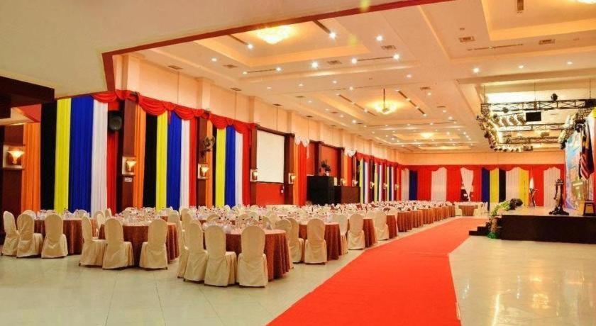 Hotel Tarakan Plaza Extérieur photo