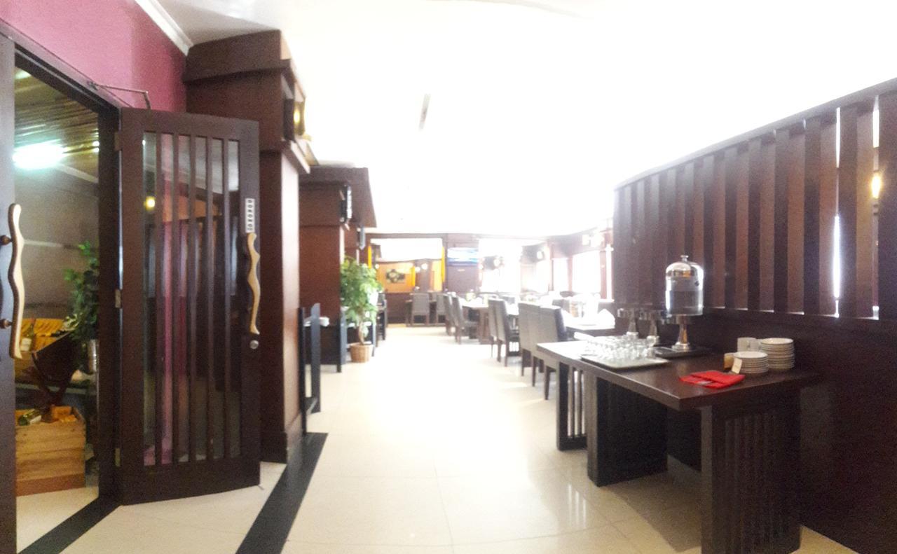 Hotel Tarakan Plaza Extérieur photo